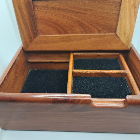 Unique designed wooden box. - Picture 7 of 9